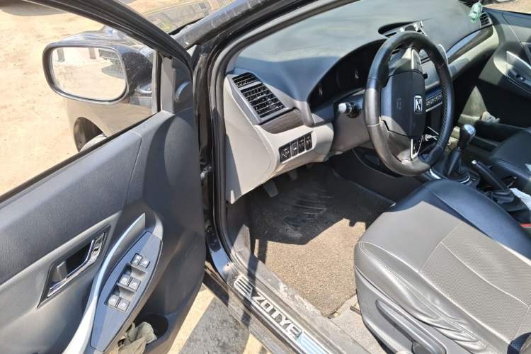 Used Zotye Z300 2014 New Vision 1.5L Manual Luxury Model Driver Seat