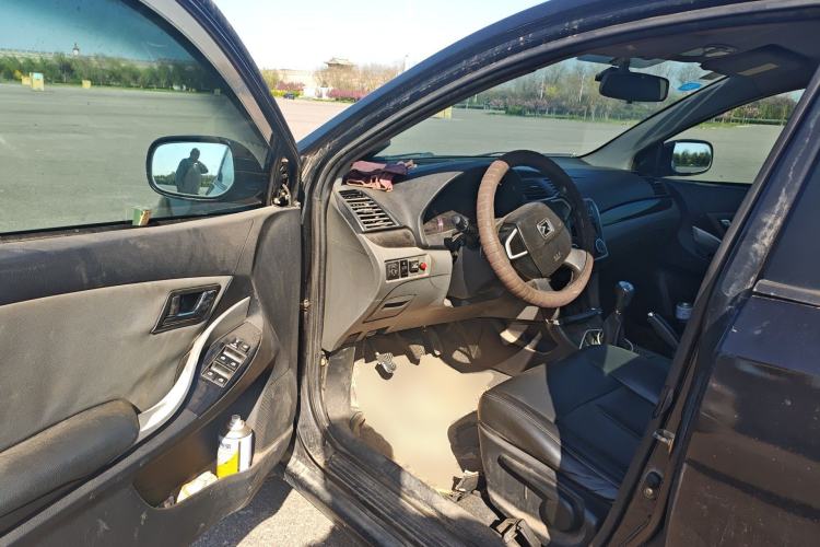 Used Zotye Z300 2014 1.5L Value Edition Manual Elite Model Driver Seat