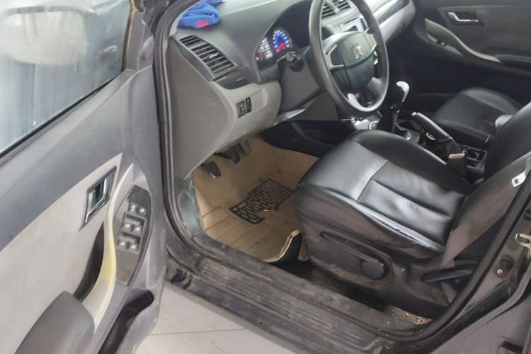 Used Zotye Z300 2014 1.5L Value Edition Manual Elite Model Driver Seat