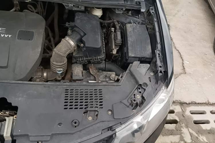 Used Zotye Z300 2014 1.6L Drive-Value Edition Automatic Elite Model Engine Bay Left