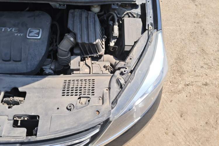 Used Zotye Z300 2014 New Vision 1.5L Manual Luxury Model Engine Bay Left