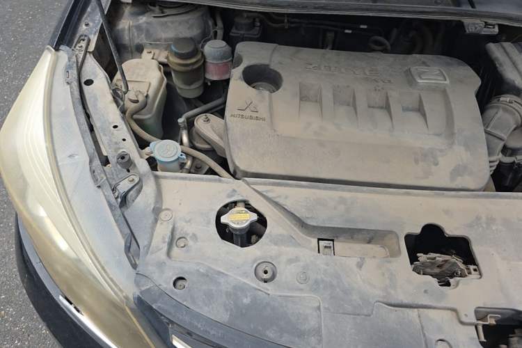 Used Zotye Z300 2014 New Vision 1.5L Manual Luxury Model Engine Bay Right