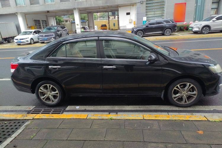 Used Zotye Z300 2014 1.6L Urban Edition Automatic Luxury Model Exterior 2