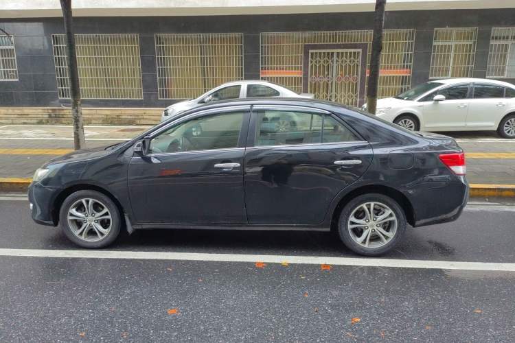 Used Zotye Z300 2014 1.6L Urban Edition Automatic Luxury Model Exterior 5