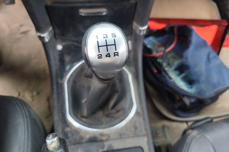 Used Zotye Z300 2014 New Vision 1.5L Manual Luxury Model Gear Lever