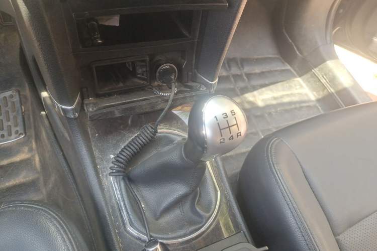 Used Zotye Z300 2014 1.5L Value Edition Manual Elite Model Gear Lever
