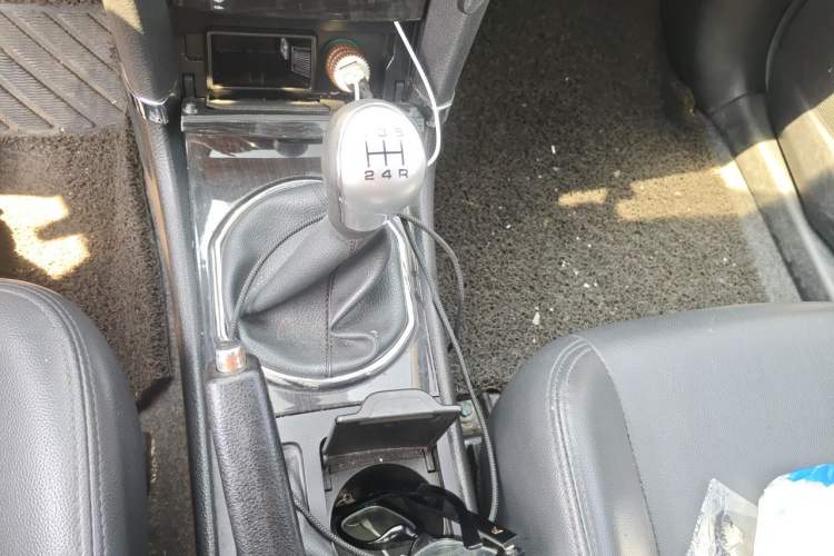 Used Zotye Z300 2014 New Vision 1.5L Manual Luxury Model Gear Lever