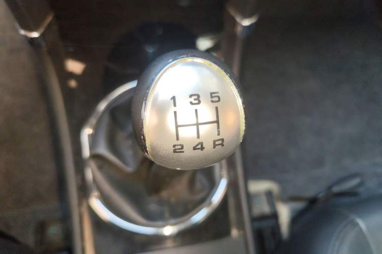 Used Zotye Z300 2014 1.5L Value Edition Manual Elite Model Gear Lever