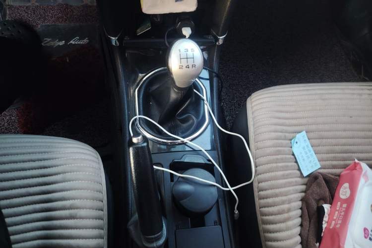 Used Zotye Z300 2014 New Vision 1.5L Manual Luxury Model Gear Lever