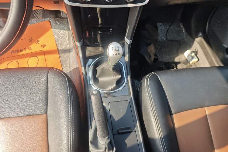 Used Zotye Z300 2014 1.5L Value Edition Manual Comfort Model Gear Lever
