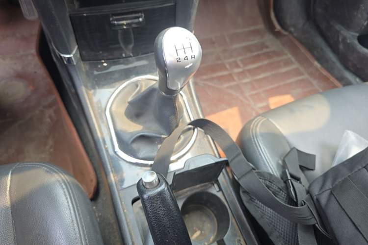 Used Zotye Z300 2014 New Vision 1.5L Manual Luxury Model Gear Lever