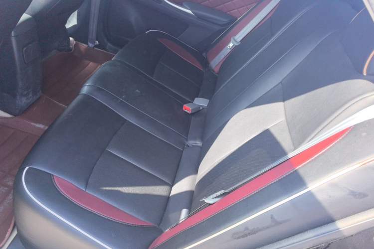 Used Zotye Z300 2014 New Vision 1.5L Manual Luxury Model Interior 1