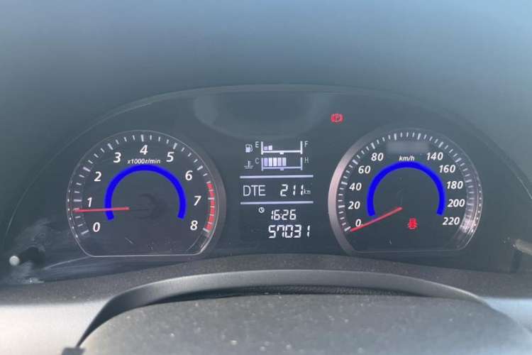 Used Zotye Z300 2014 New Vision 1.5L Manual Luxury Model Interior 10