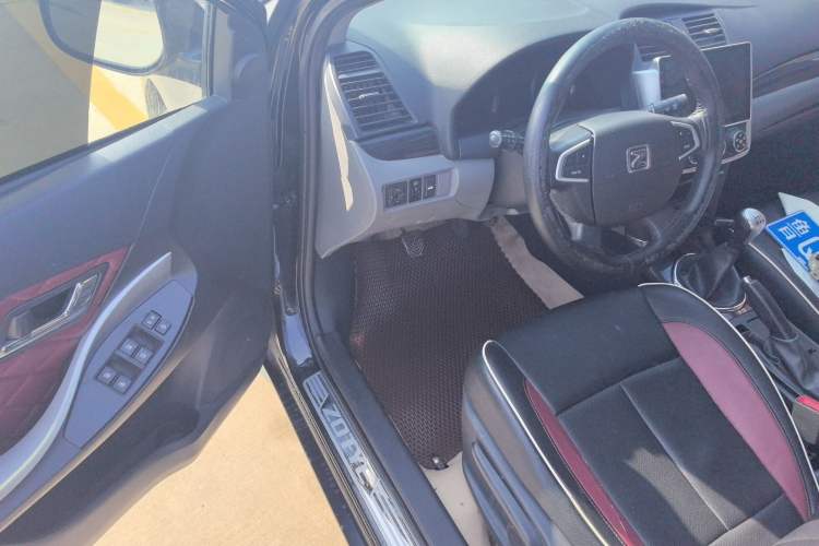 Used Zotye Z300 2014 New Vision 1.5L Manual Luxury Model Interior 2