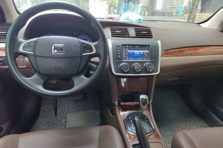Used Zotye Z300 2014 1.6L Urban Edition Automatic Luxury Model Interior 3