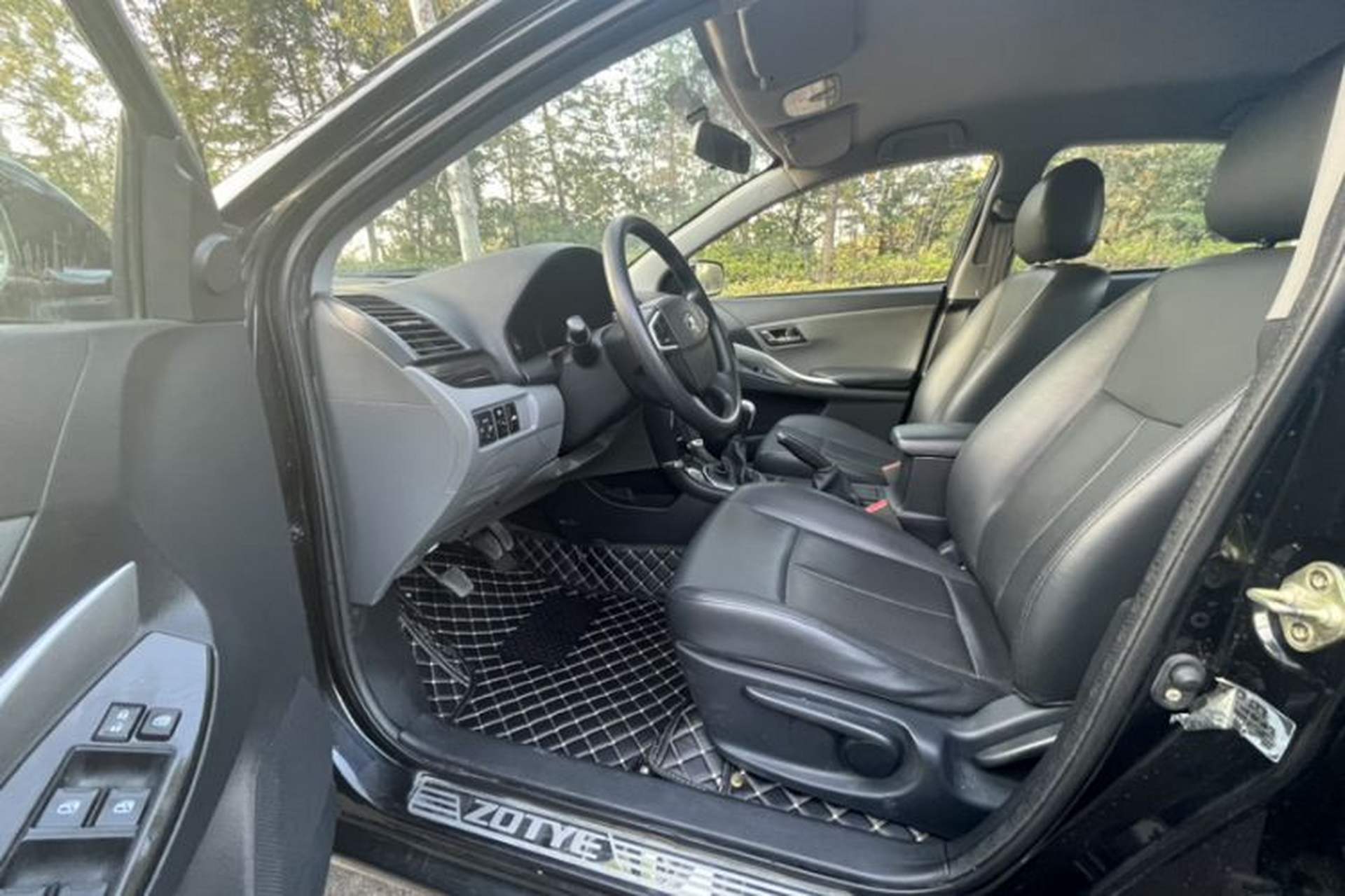 Used Zotye Z300 2014 New Vision 1.5L Manual Luxury Model Interior 7