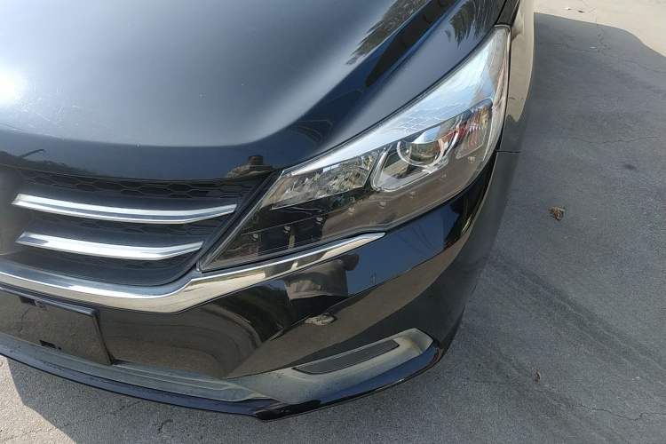 Used Zotye Z300 2014 New Vision 1.5L Manual Luxury Model Left Front Headlight