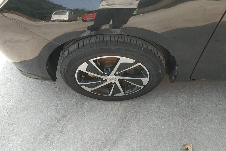 Used Zotye Z300 2014 New Vision 1.5L Manual Luxury Model Left Front Wheel Hub