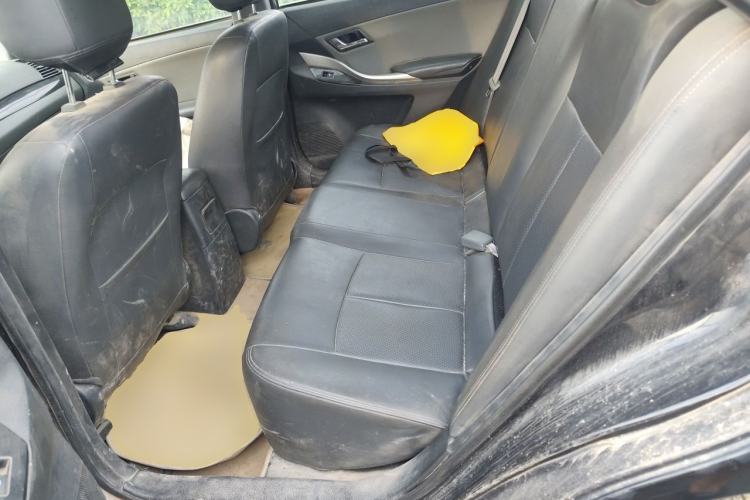 Used Zotye Z300 2014 New Vision 1.5L Manual Luxury Model Left Rear Seat