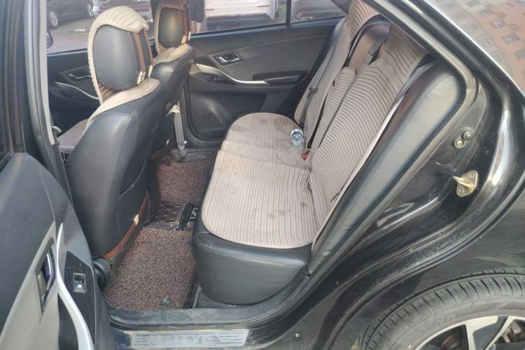 Used Zotye Z300 2014 New Vision 1.5L Manual Luxury Model Left Rear Seat