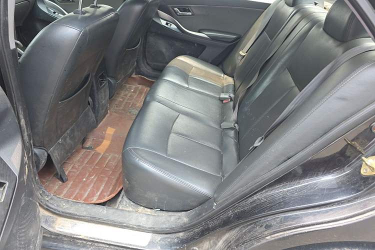 Used Zotye Z300 2014 New Vision 1.5L Manual Luxury Model Left Rear Seat