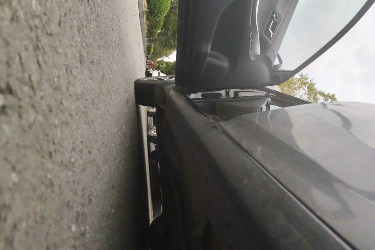 Used Zotye Z300 2014 1.5L Urban Edition Manual Luxury Model Left Side Sill