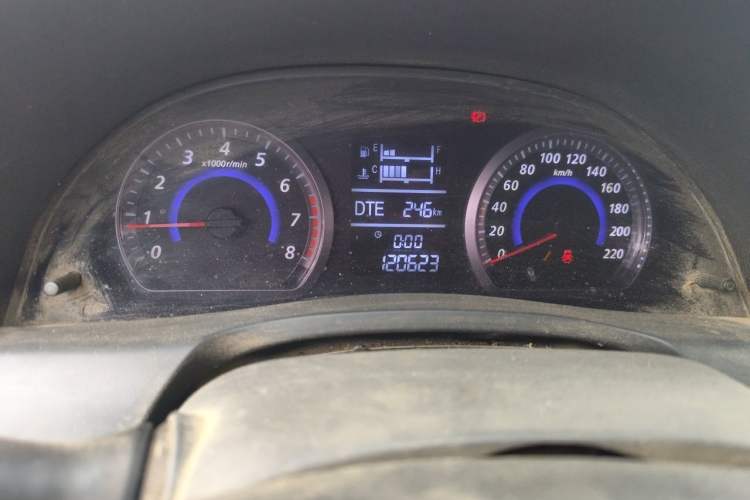 Used Zotye Z300 2014 New Vision 1.5L Manual Luxury Model Odometer Close Up