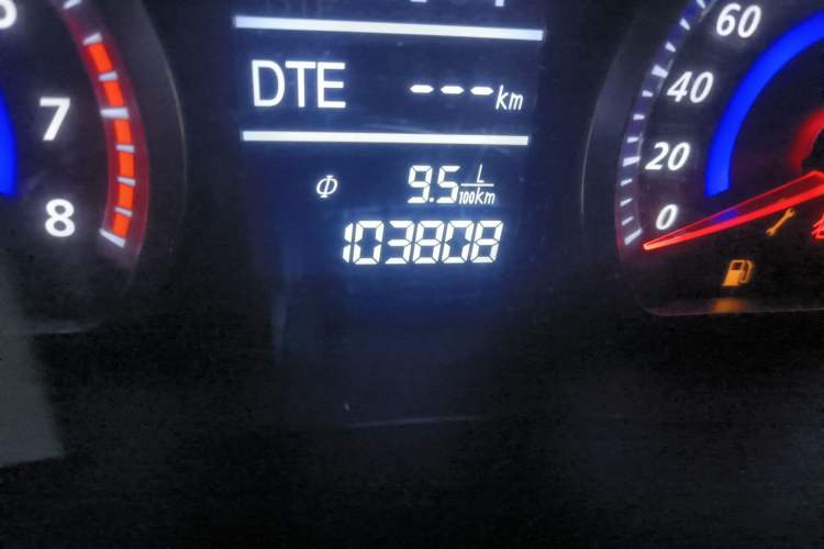 Used Zotye Z300 2014 New Vision 1.5L Manual Luxury Model Odometer Close Up