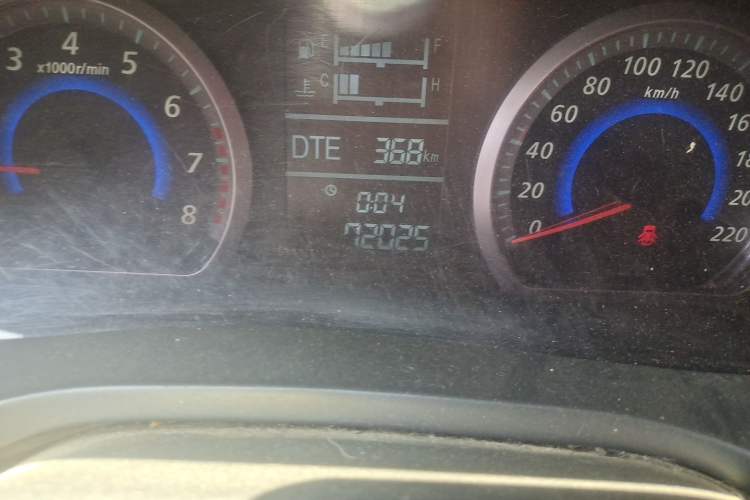 Used Zotye Z300 2014 1.5L Value Edition Manual Elite Model Odometer Close Up