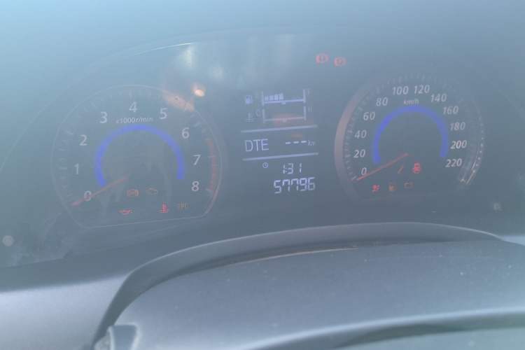 Used Zotye Z300 2014 New Vision 1.5L Manual Luxury Model Odometer Close Up