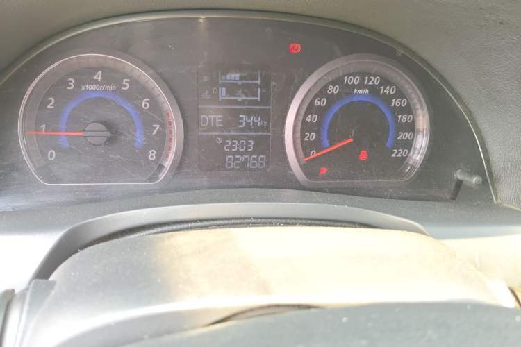 Used Zotye Z300 2014 New Vision 1.5L Manual Luxury Model Odometer Close Up