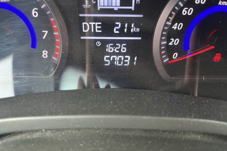 Used Zotye Z300 2014 New Vision 1.5L Manual Luxury Model Odometer Close Up
