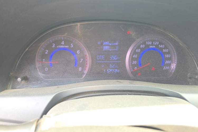 Used Zotye Z300 2014 New Vision 1.5L Manual Luxury Model Odometer Close Up
