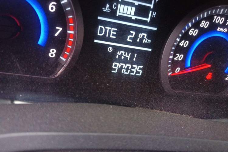 Used Zotye Z300 2014 1.5L Value Edition Manual Elite Model Odometer Close Up