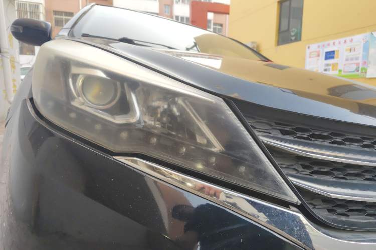 Used Zotye Z300 2014 1.5L Urban Edition Manual Luxury Model Right Front Headlight