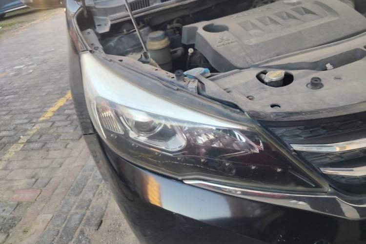 Used Zotye Z300 2014 New Vision 1.5L Manual Luxury Model Right Front Headlight