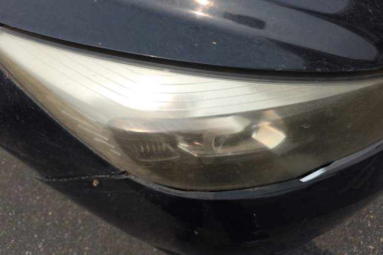 Used Zotye Z300 2014 New Vision 1.5L Manual Luxury Model Right Front Headlight