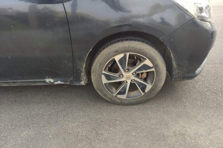 Used Zotye Z300 2014 New Vision 1.5L Manual Luxury Model Right Front Wheel Hub