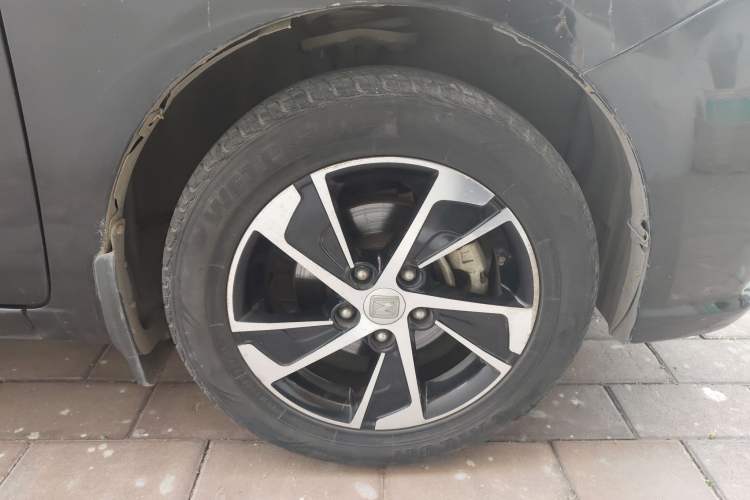 Used Zotye Z300 2014 1.5L Urban Edition Manual Luxury Model Right Front Wheel Hub