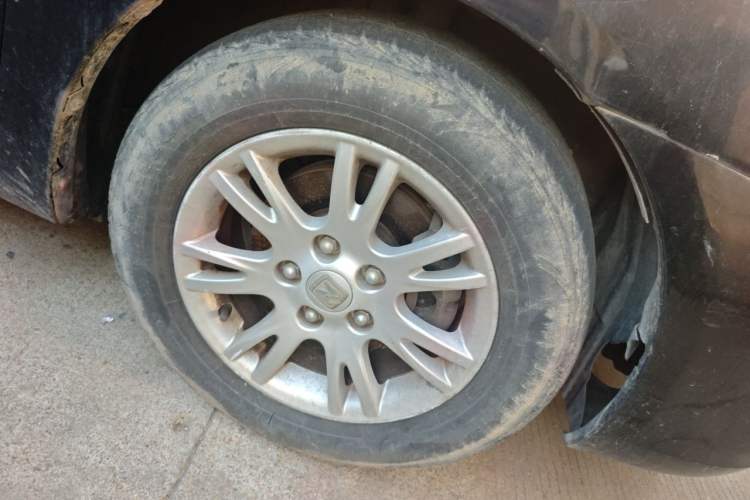 Used Zotye Z300 2014 1.5L Value Edition Manual Elite Model Right Front Wheel Hub