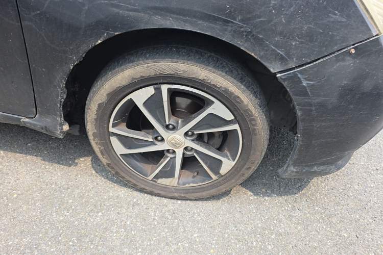 Used Zotye Z300 2014 New Vision 1.5L Manual Luxury Model Right Front Wheel Hub