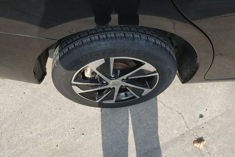 Used Zotye Z300 2014 New Vision 1.5L Manual Luxury Model Right Rear Wheel Hub