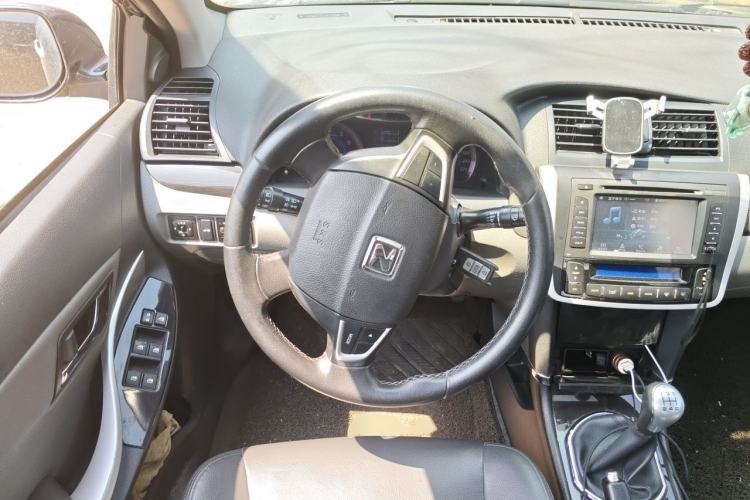 Used Zotye Z300 2014 New Vision 1.5L Manual Luxury Model Steering Wheel