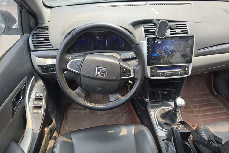 Used Zotye Z300 2014 New Vision 1.5L Manual Luxury Model Steering Wheel