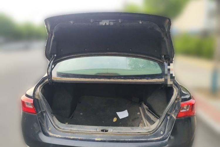 Used Zotye Z300 2014 New Vision 1.5L Manual Luxury Model Trunk