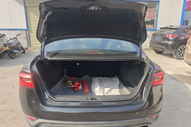 Used Zotye Z300 2014 1.5L Value Edition Manual Comfort Model Trunk
