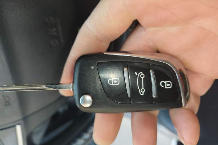 Used Zotye Z300 2014 1.5L Urban Edition Manual Luxury Model Vehicle Key