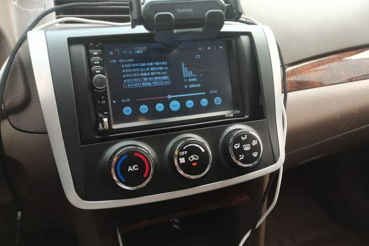 Used Zotye Z300 2014 1.5L Urban Edition Manual Luxury Model Audio And AC Panel