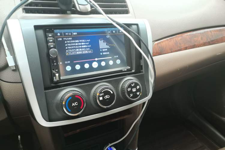 Used Zotye Z300 2014 1.5L Urban Edition Manual Luxury Model Audio And AC Panel