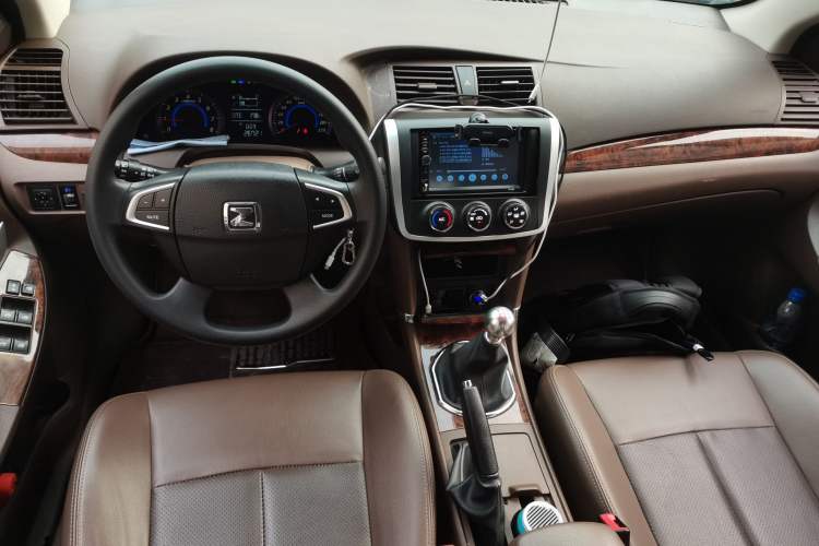 Used Zotye Z300 2014 1.5L Urban Edition Manual Luxury Model Center Console